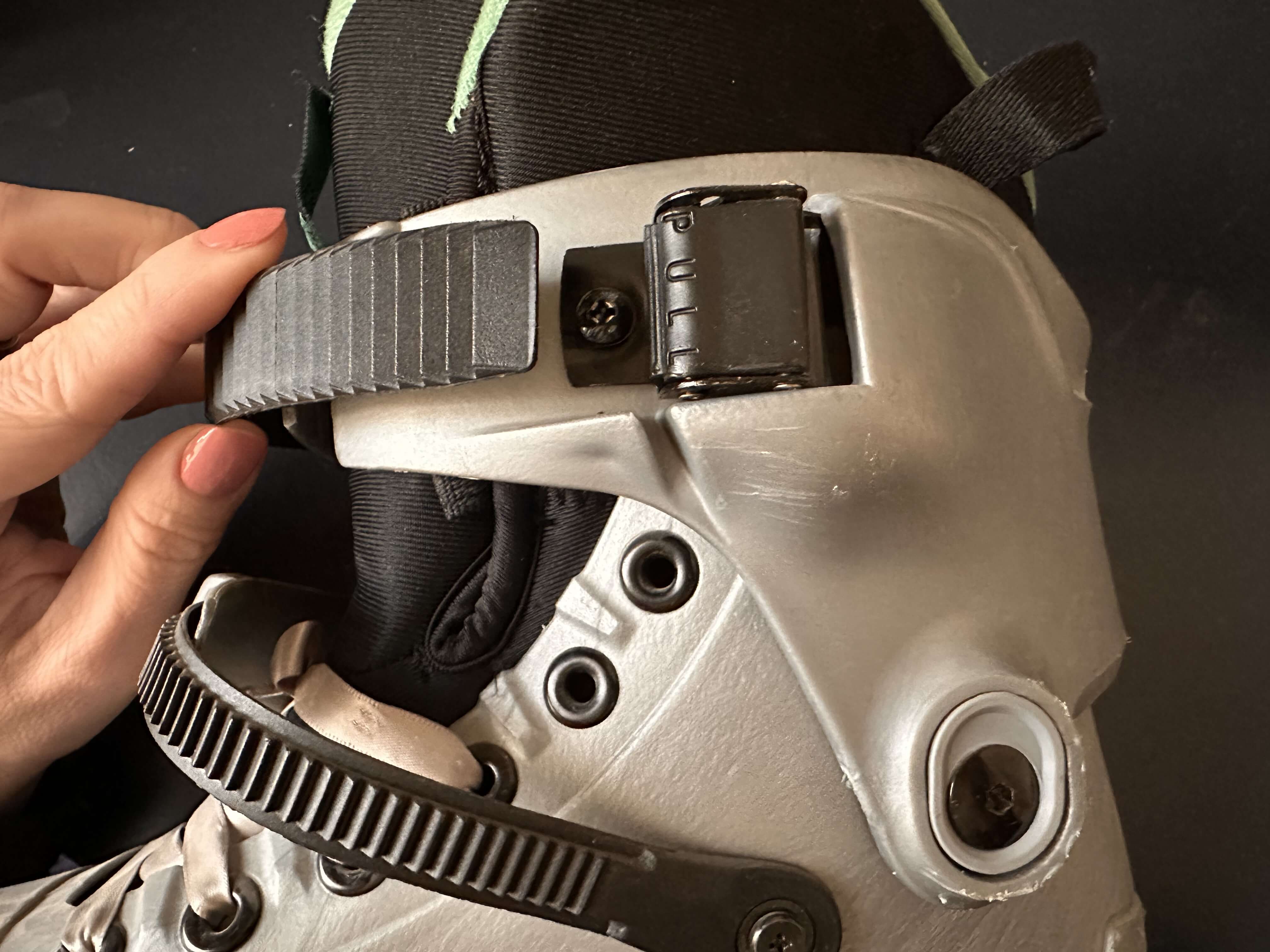 Detail zkrácení přezky